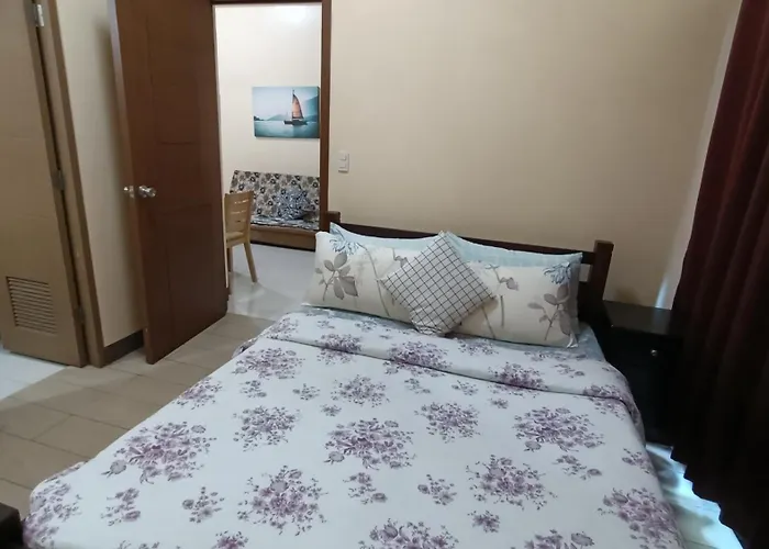 Hilander's Condotel Near Terminal 3 Airport * Manila